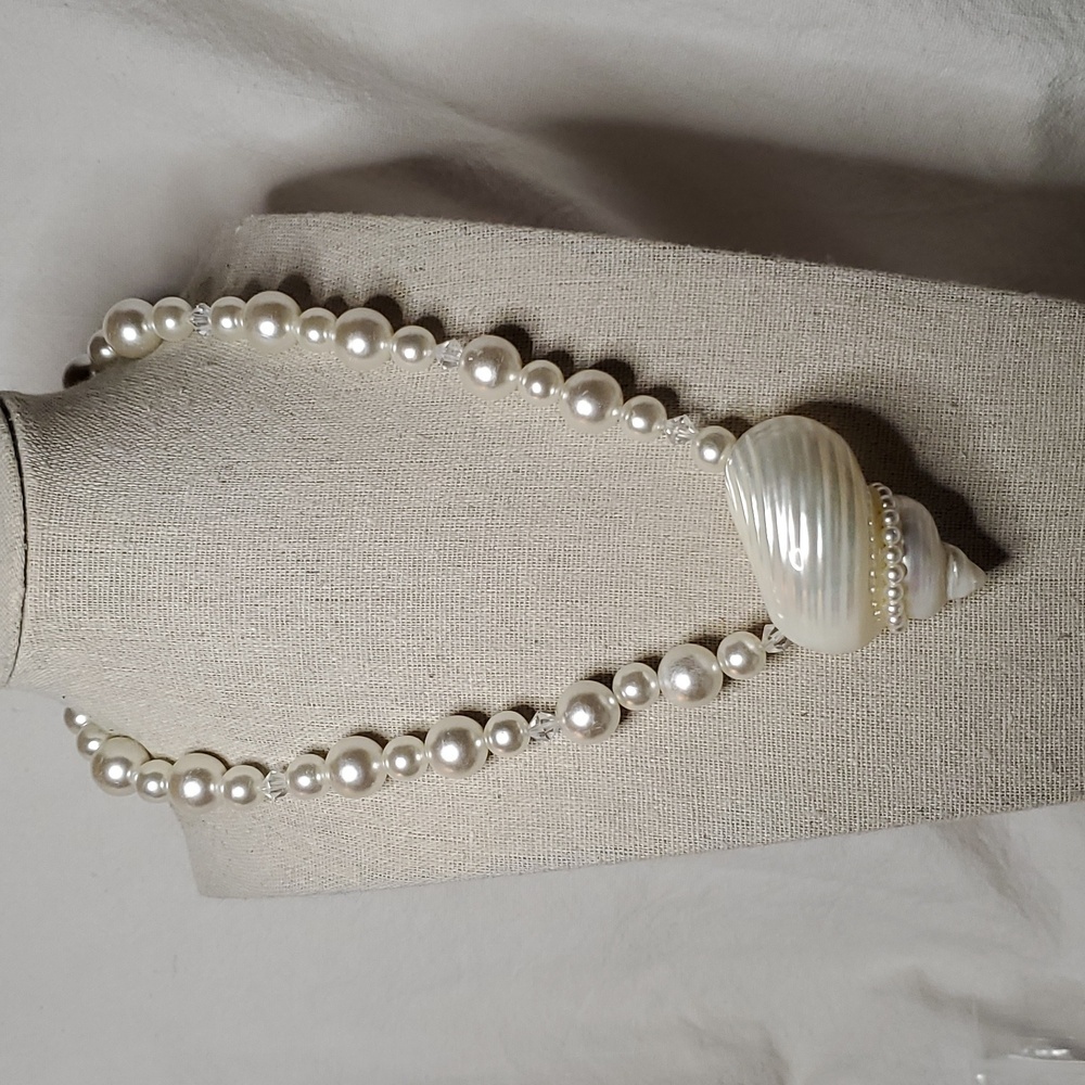 Vintage Pearlized Turbo Shell and Faux Pearl Necklace